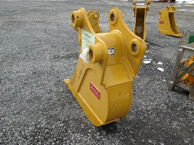 4250- New 12”EMAQ Tooth Bucket CAT 320-323, Hitachi, John Deere